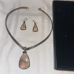 Handcrafted necklace with matching earrings – Sterling and agate