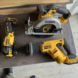 (3) Dewalt Tools