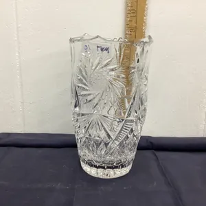 PINWHEEL CRYSTAL VASE
