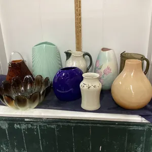 CERAMIC & GLASS VASES, PITCHERS, BOWL