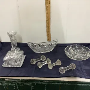 PINWHEEL CRYSTAL DISHES & (4) CRYSTAL DECOR PIECES
