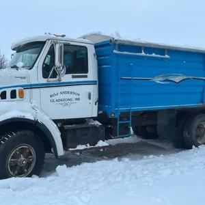 1997 Ford Louisville tag axle grain truck, 104,671 showing, Safetied, VIN: 1FDYW86E4VVA30868, Owner: Larry E Houck, Seller: Fraser Auction
