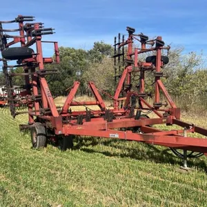 32’ CaseIH 5600 chisel plow