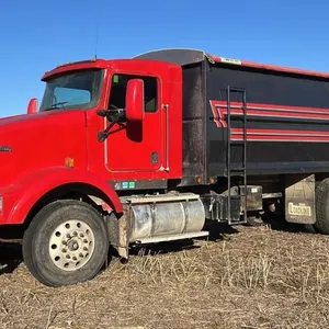 2009 Kenworth T800 t/a grain truck, Safetied,  1,487,141 showing,  VIN: 1XKDD49X59J941825, Owner: James O Geekie, Seller: Fraser Auction _____________