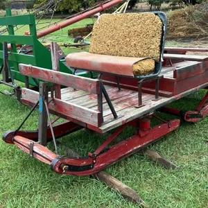Wooden sleigh deck on bob sleighs, (Red)