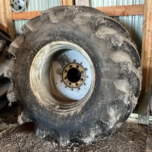 Like New Firestone 30.5L-32 combine drive tire, Rim for NH TX36 combine