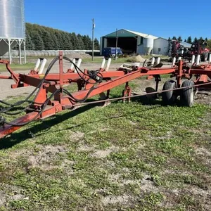 12 bottom IH 800 plow, S/N 005918