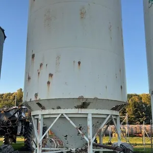 Approx 1700 bushel NRW hopper bottom bid on skid