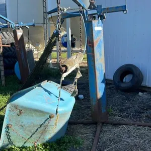 Lewis cattle oiler w/fiberglass mineral tub Unit A