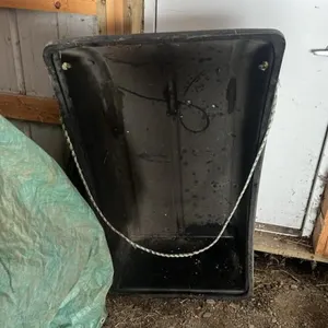 Pallet w/ poly calf sleigh