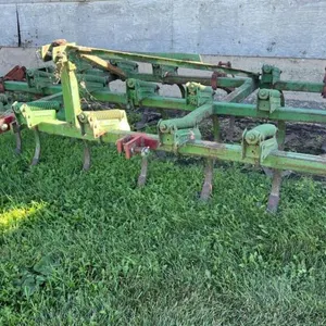 9’ 3 pt hitch tillage w/ 3 rows of shanks