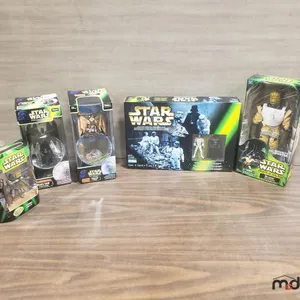 Box w/ Star Wars Power Of The Force Figures
 UNRESERVED