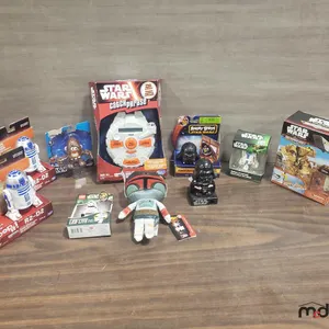 Box w/ Star Wars Misc. Figures & Items
 UNRESERVED