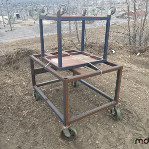 Metal Carts (Approx. 4'x3' and 30''x24'')
 UNRESERVED