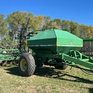 32’ JD 1060 disc air drill,  Tow between JD 787 air cart
