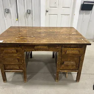Wooden Office Desk
 UNRESERVED