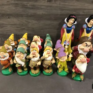 Snow White and the 7 Dwarves Garden Gnomes 
 UNRESERVED