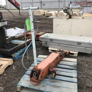 20-Ton Floor Jack
 UNRESERVED