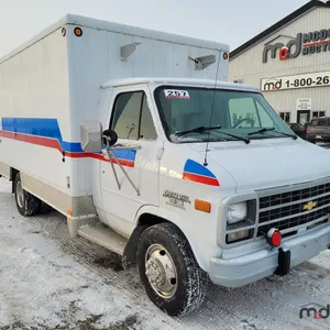 1995 Chevrolet 3500 Cube Van
 UNRESERVED