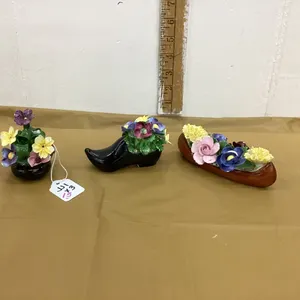 (3) COLLECTIBLE DENTON FLORAL ORNAMENTS