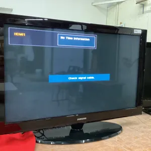 SAMSUNG PLASMA FLAT SCREEN TV - 43" WITH REMOTE