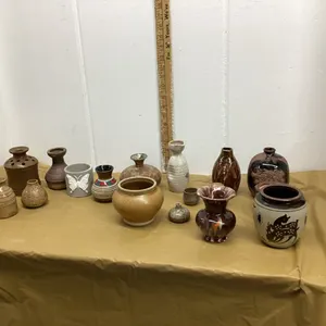 BOX W/ POTTERY DECOR VASES