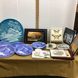 BOX W/ CERAMIC HOTPLATES, BLUE COLLECTOR DISHES, PLAQUES