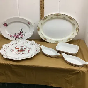 FLAT WITH SMALL CASSEROLE DISHES AND PLATTERS