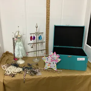 JEWELRY CASE W/ COSTUME JEWELRY