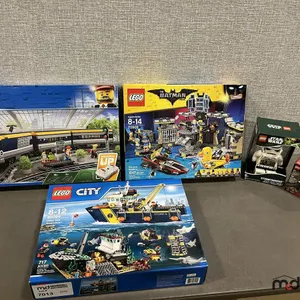 Misc. Lego Sets and Star Wars Clock  
 UNRESERVED