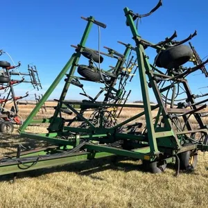34’ JD 610 cultivator, S/N 002592