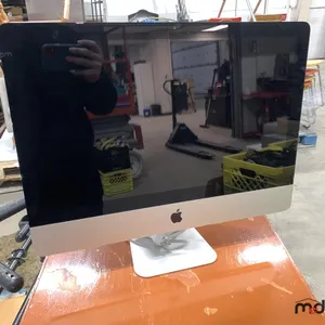 Apple iMac Computer (Screen Chipped)
 UNRESERVED