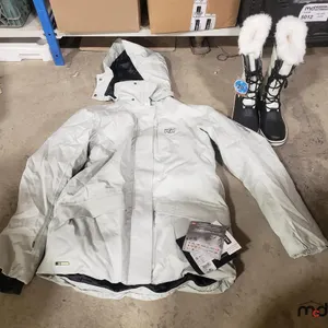 Helly Hansen Women's Blanche Parka (XL) and Winter Boots (Size 7)
 UNRESERVED