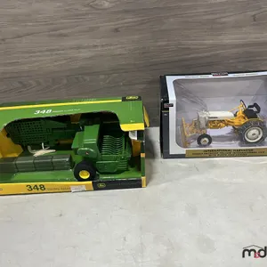 John Deere Square Baler & Tractor Replica
 UNRESERVED