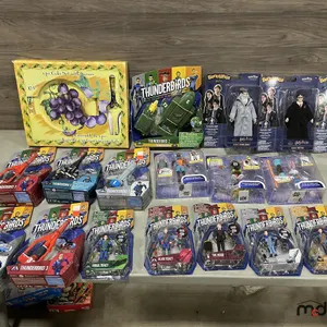 2-Piece Cake Set & Misc. Figurines
 UNRESERVED