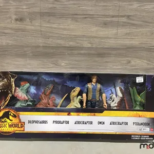 Jurassic World Figurines
 UNRESERVED