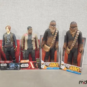 Box w/ 18" Jyn Erso, Finn, & (2) Chewbacca Figures
 UNRESERVED