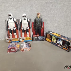 Box w/ 18" Jyn Erso, Scout Trooper Figures & Misc. Star Wars 
 UNRESERVED