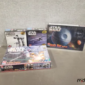 Box w/ Star Wars Snapfast Deathstar, X-Wing & More SW 
 UNRESERVED