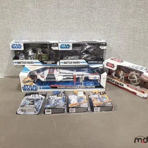 Box w/ Star Wars Battle Pack Figure Sets & Misc. SW Figures 
 UNRESERVED
