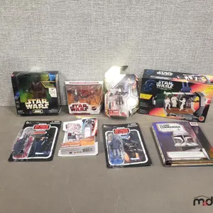 Box w/ Star Wars Misc. Action Figures & Clone Manual 
 UNRESERVED
