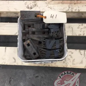(41) Knock on JD shank shovel holders