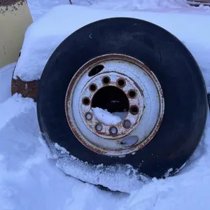(L) 22.5 semi tire on rim