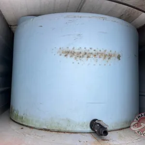 1200 gal poly water tank