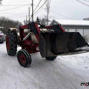 David Brown 1212 Tractor w/ FEL