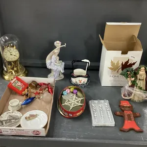 CHRISTMAS DECOR, TRINKETS, SANTA