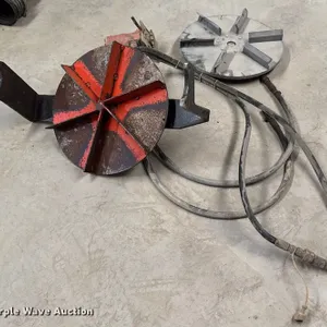 (2) 18" spreader spinners