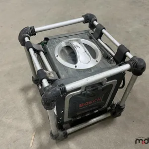 Bosch Radio & Battery Charger
 UNRESERVED