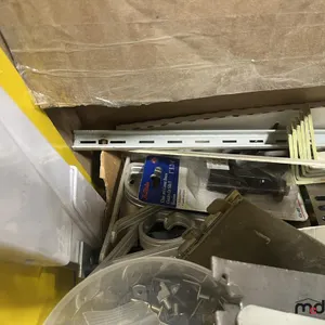 Box of Shelf Brackets
 UNRESERVED