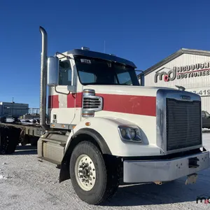 2014 Freightliner 122SD T/A Semi Truck